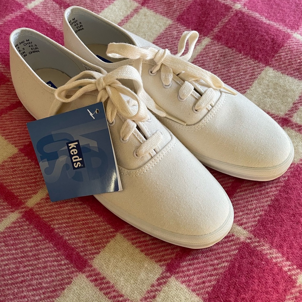 NWT Keds - white canvas shoes.